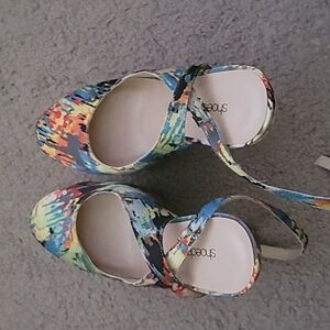 Multi Color platform pumps